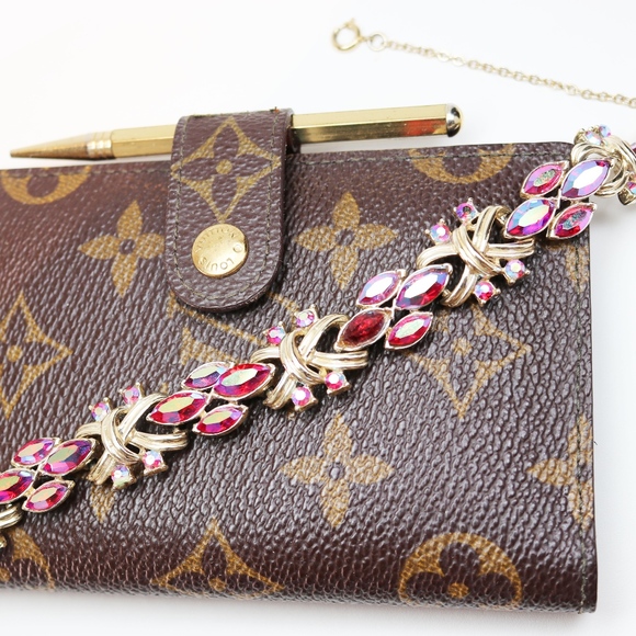 GORGEOUS VINTAGE CORO PEGASUS *signed* PINK CRYSTAL GOLD TONE BRACELET - Picture 3 of 8